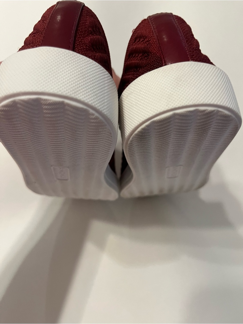 Sonoma Catahoula Women’s Slip-On Knit Sneakers in Burgundy like new size 8 med - Picture 8 of 8